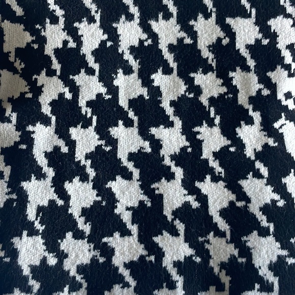 EXPRESS Women’s Houndstooth Mock Neck Padded Shoulder Sweater size small - Picture 8 of 8